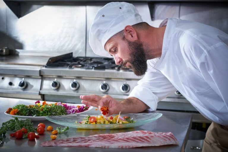How Do Online Reviews Affect Chefs’ Confidence and Creativity?
